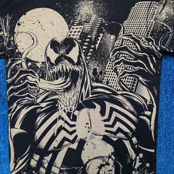 Venom The Symbiote Horror Cityscape Marvel Spiderverse Tee M - Picture 2 of 5